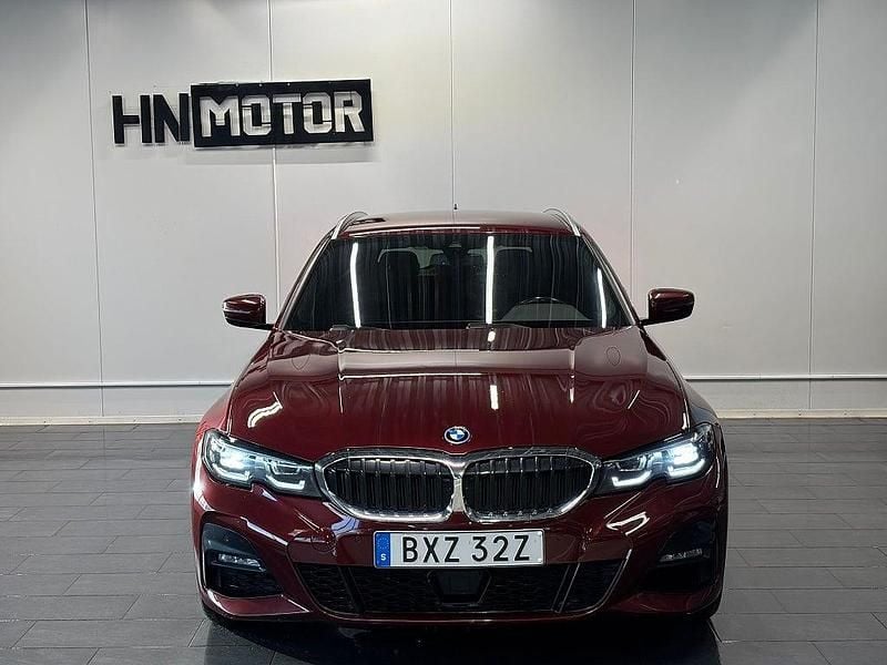 Begagnad BMW 330e M Sport 184 HK (135 kW) 2021 Röd Kombi