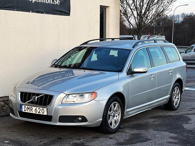 Ljusgrå (silvermet) Begagnad 2010 Volvo V70 Momentum Kombi | 59 900 kr (Superpris) - Bild 1/4