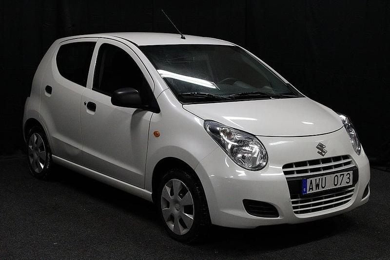 Vit Begagnad 2010 Suzuki Alto Halvkombi | 47 900 kr (Lite dyr) - Bild 1/4