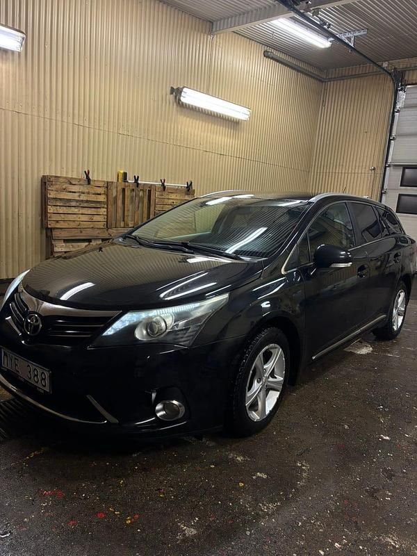 Begagnad Toyota Avensis 126 HK (92 kW) 2012 Kombi