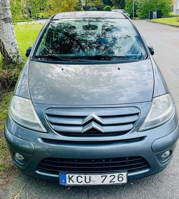 Grå Begagnad 2010 Citroën C3 Halvkombi | 32 000 kr (Dyr) - Bild 1/4