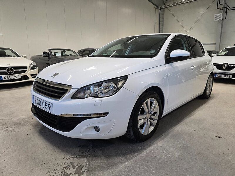 Vit Begagnad 2016 Peugeot 308 Active Halvkombi | 109 500 kr (Marknadspris) - Bild 1/2