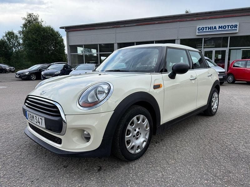 Vit Begagnad 2016 Mini Cooper Pepper Halvkombi | 109 900 kr (Marknadspris) - Bild 1/4
