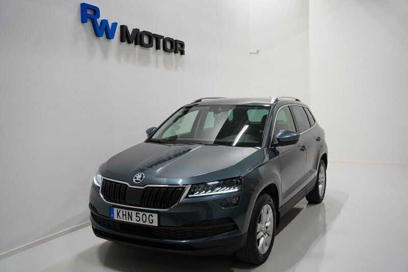Grå Begagnad 2019 Skoda Karoq Style SUV | 224 900 kr (Marknadspris) - Bild 1/4