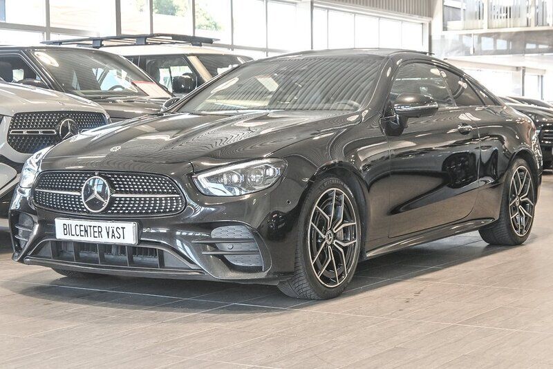 Svart Begagnad 2021 Mercedes E300 AMG Sportkupé | 399 000 kr (Lite dyr) - Bild 1/4