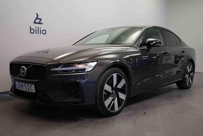 Grå Begagnad 2024 Volvo S60 Sedan | 449 500 kr (Marknadspris) - Bild 1/1