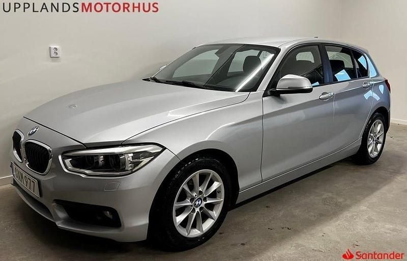 Silver Begagnad 2016 BMW 116 Halvkombi | 95 900 kr (Bra pris) - Bild 1/4