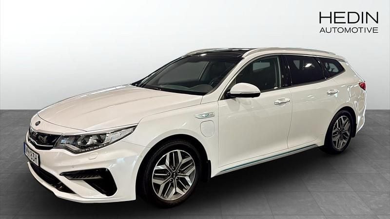Vit (white) Begagnad 2019 Kia Optima Hybrid 2 Sedan | 189 900 kr (Marknadspris) - Bild 1/4