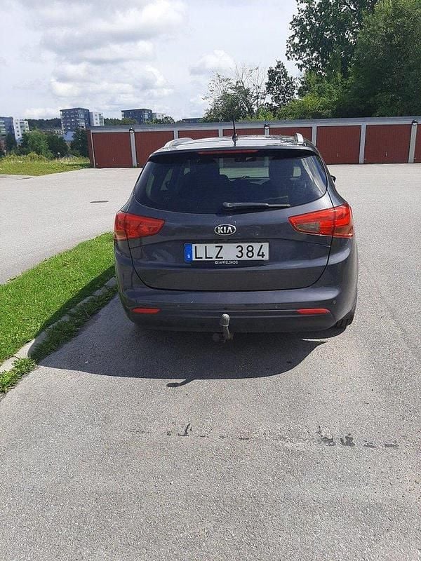 Grå Begagnad 2013 Kia Ceed Sportswagon Comfort Kombi | 75 000 kr (Marknadspris) - Bild 1/4