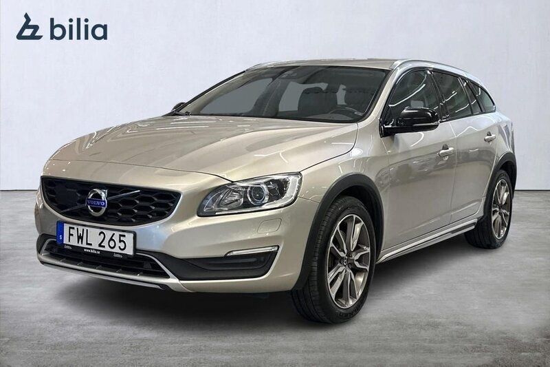 Ljusbrun (brun) Begagnad 2018 Volvo V60 CC Standard Kombi | 169 900 kr (Bra pris) - Bild 1/3