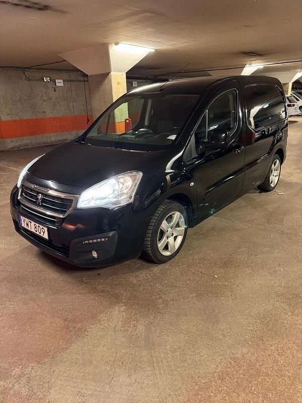 Svart Begagnad 2017 Peugeot Partner Van | 89 500 kr (Marknadspris) - Bild 1/4