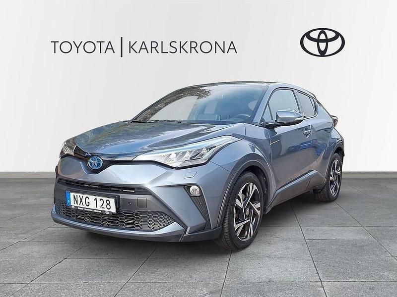Grå Begagnad 2023 Toyota C-HR Edition SUV | 269 000 kr (Marknadspris) - Bild 1/3
