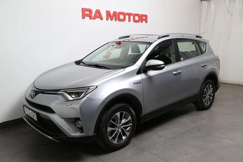 Begagnad Toyota RAV4 Hybrid Active 197 HK (144 kW) 2018 Silver metallic SUV