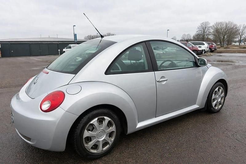 Begagnad VW New Beetle Highline 102 HK (75 kW) 2007 Halvkombi