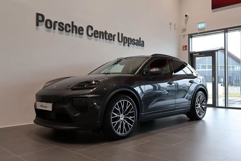 Grå Begagnad 2024 Porsche Macan 4 Electric SUV | 945 000 kr - Bild 1/4