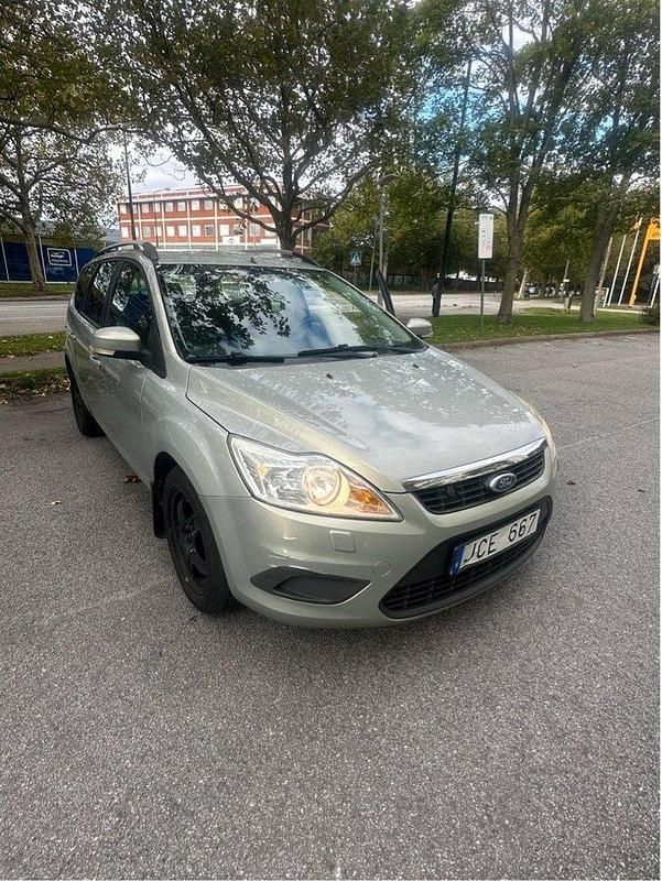 Grå Begagnad 2009 Ford Focus Titanium Kombi | 22 000 kr (Marknadspris) - Bild 1/4