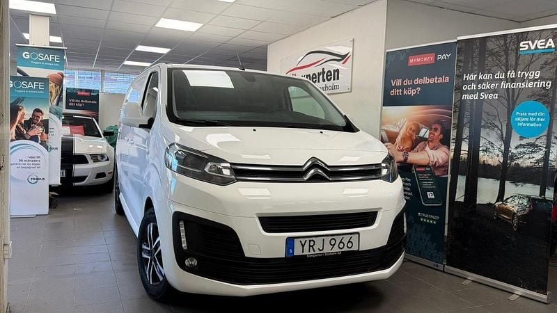 Vit Begagnad 2017 Citroën Jumpy Van | 99 900 kr (Bra pris) - Bild 1/4