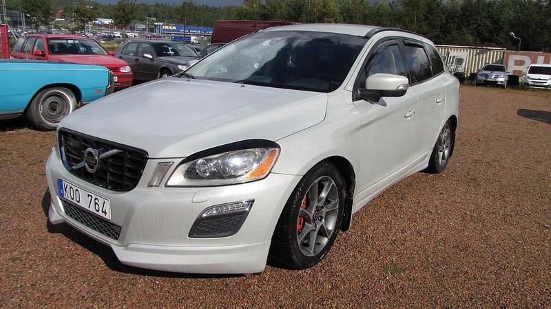Vit Begagnad 2009 Volvo XC60 Summum SUV | 79 000 kr (Marknadspris) - Bild 1/4