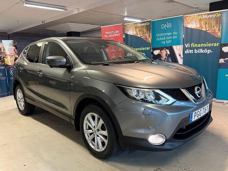 Grå Begagnad 2017 Nissan Qashqai SUV | 139 900 kr (Marknadspris) - Bild 1/4