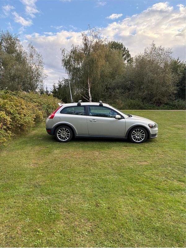 Vit Begagnad 2007 Volvo C30 Momentum Halvkombi | 73 000 kr (Bra pris) - Bild 1/4