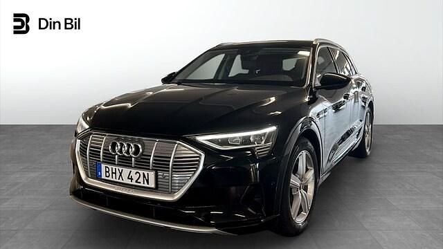 Svart (brilliantsvart) Begagnad 2022 Audi e-tron Proline SUV | 399 900 kr (Bra pris) - Bild 1/4