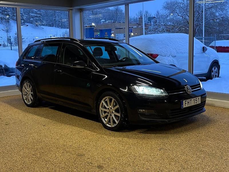 Svart Begagnad 2015 VW Golf VII Kombi | 139 900 kr (Marknadspris) - Bild 1/4