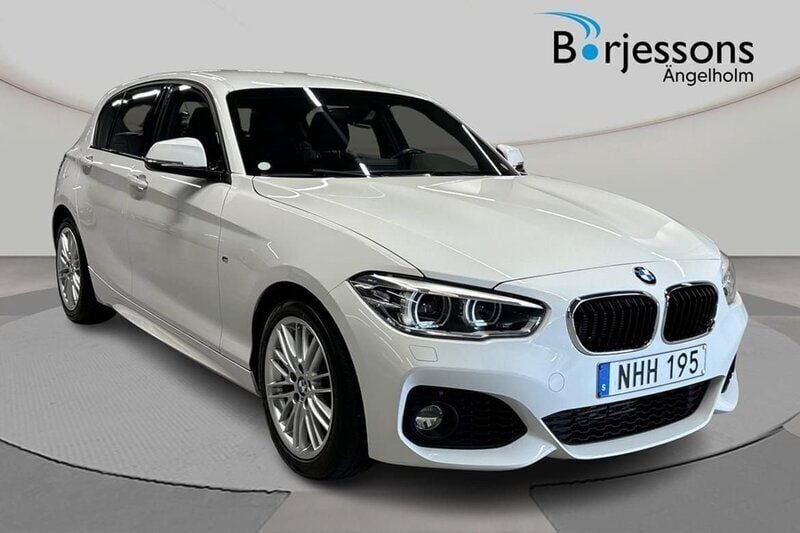 Vit Begagnad 2018 BMW 118 M Sport Halvkombi | 205 000 kr (Marknadspris) - Bild 1/4