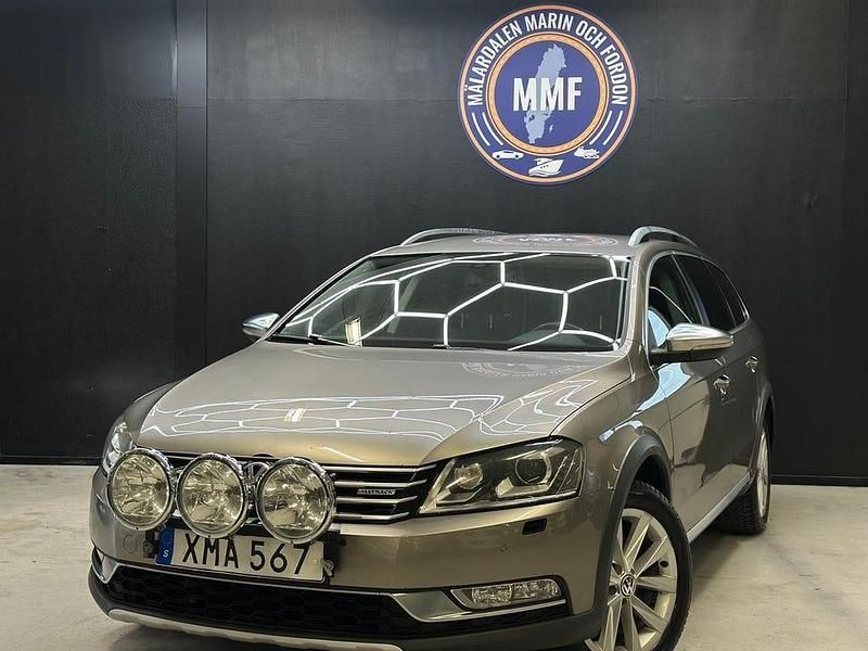 Ljusbrun (brun) Begagnad 2015 VW Passat Alltrack Kombi | 124 800 kr (Bra pris) - Bild 1/4