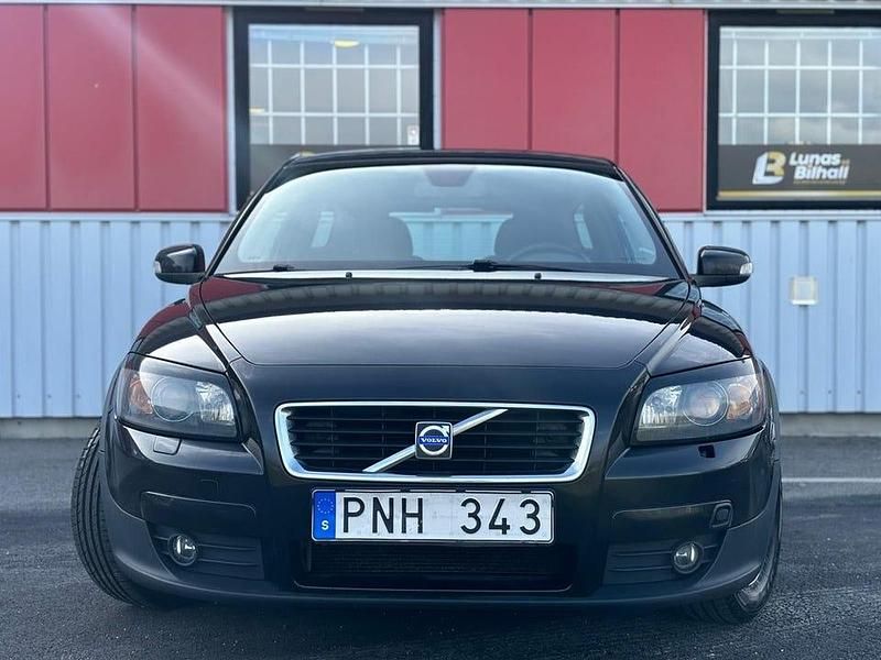 Svart Begagnad 2008 Volvo C30 Momentum Halvkombi | 42 900 kr (Marknadspris) - Bild 1/4