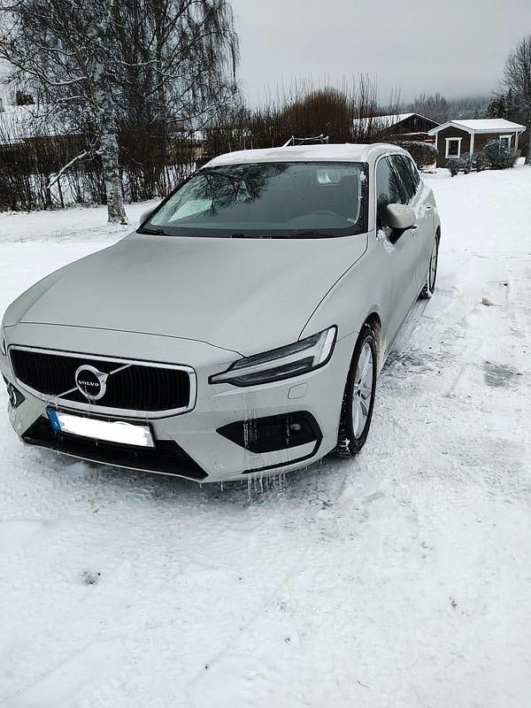 Vit Begagnad 2019 Volvo V60 Kombi | 235 500 kr (Marknadspris) - Bild 1/3