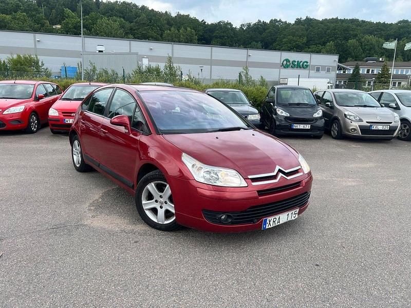 Röd Begagnad 2006 Citroën C4 Halvkombi | 26 900 kr (Marknadspris) - Bild 1/4