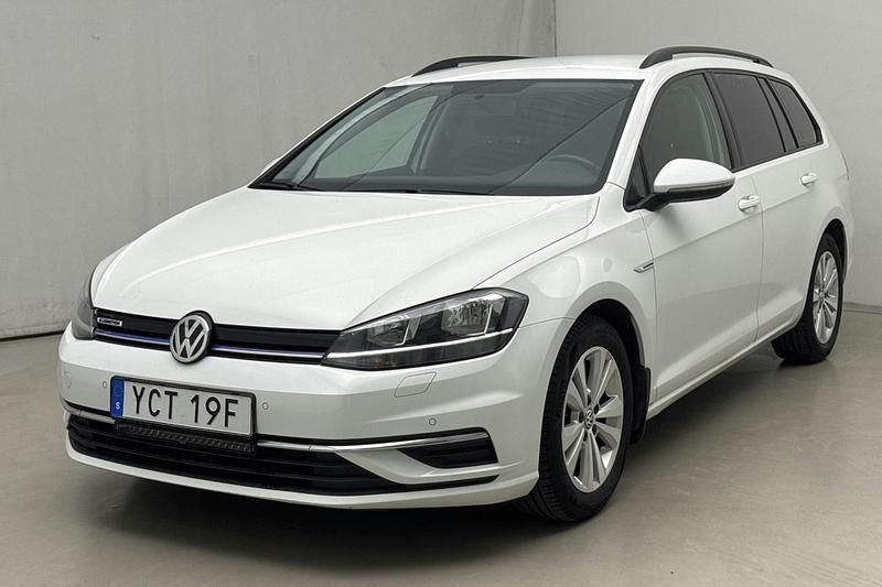 Vit Begagnad 2020 VW Golf VIII | 139 000 kr (Dyr) - Bild 1/4