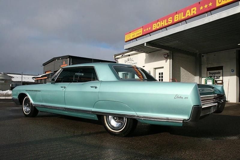 Begagnad Buick Electra 225 330 HK (242 kW) 1966 Flerfärgad Sedan