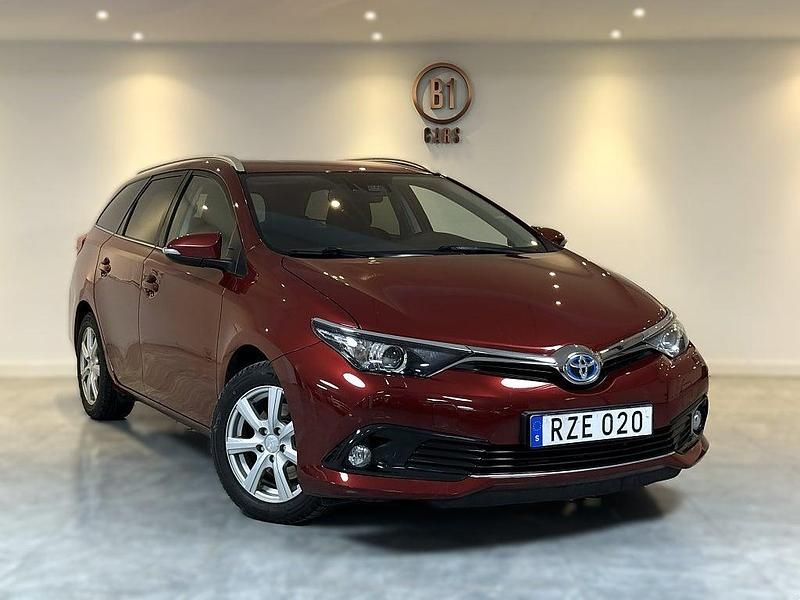 Röd Begagnad 2017 Toyota Auris Touring Sports Edition Kombi | 124 900 kr (Marknadspris) - Bild 1/4