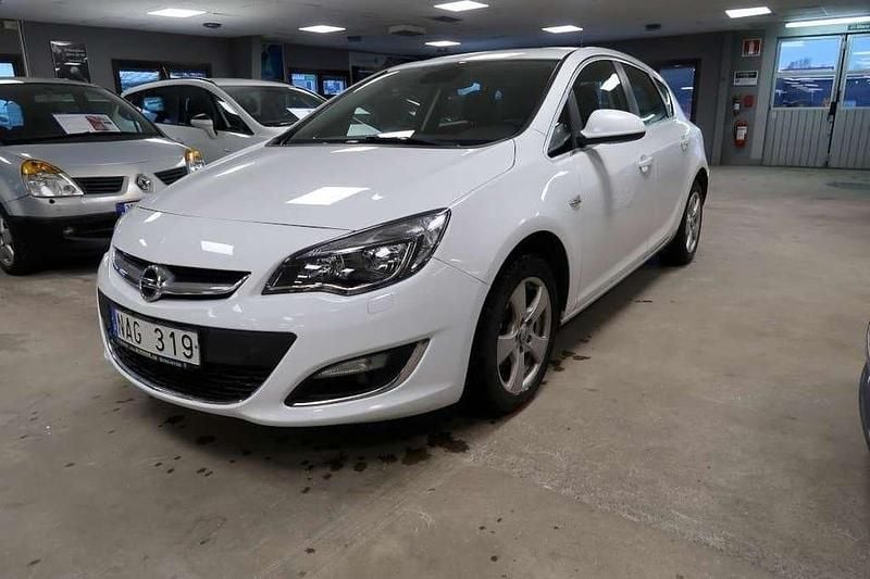 Vit Begagnad 2012 Opel Astra Sport Halvkombi | 47 500 kr (Marknadspris) - Bild 1/4