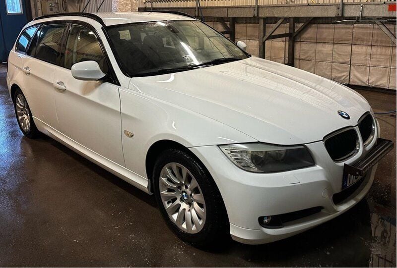 Vit Begagnad 2012 BMW 316 Comfort Edition Kombi | 66 000 kr (Bra pris) - Bild 1/4