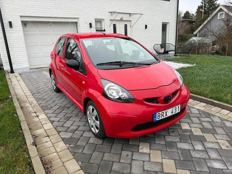 Begagnad 2008 Toyota Aygo Halvkombi | 67 990 kr (Dyr) - Bild 1/4