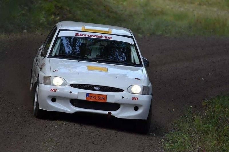 Begagnad 1996 Ford Escort Halvkombi | 579 000 kr - Bild 1/4