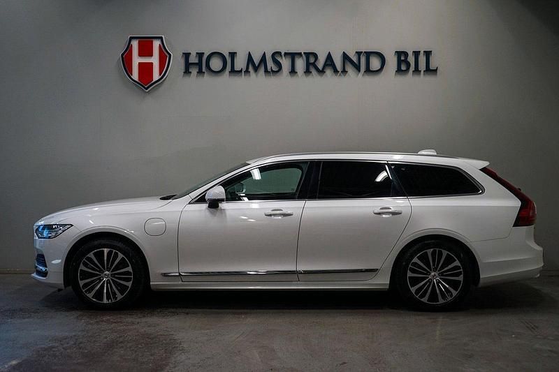 Vit Begagnad 2022 Volvo V90 Core Kombi | 399 900 kr (Marknadspris) - Bild 1/4