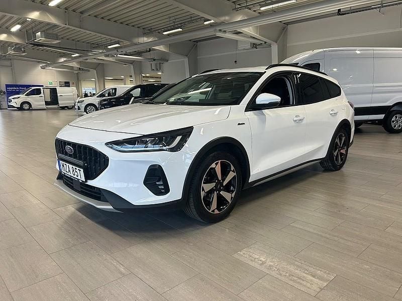 Vit Begagnad 2023 Ford Focus Active Kombi | 214 800 kr (Dyr) - Bild 1/4