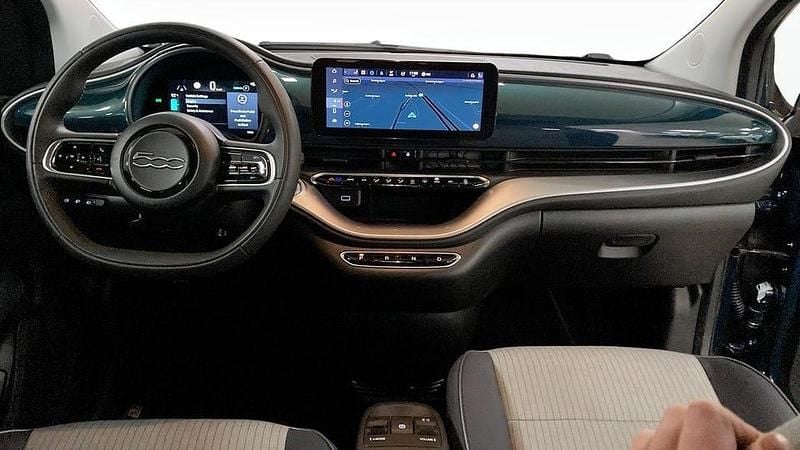 Begagnad Fiat 500e Icon 86 kW (118 HK) 2022 Grön Halvkombi