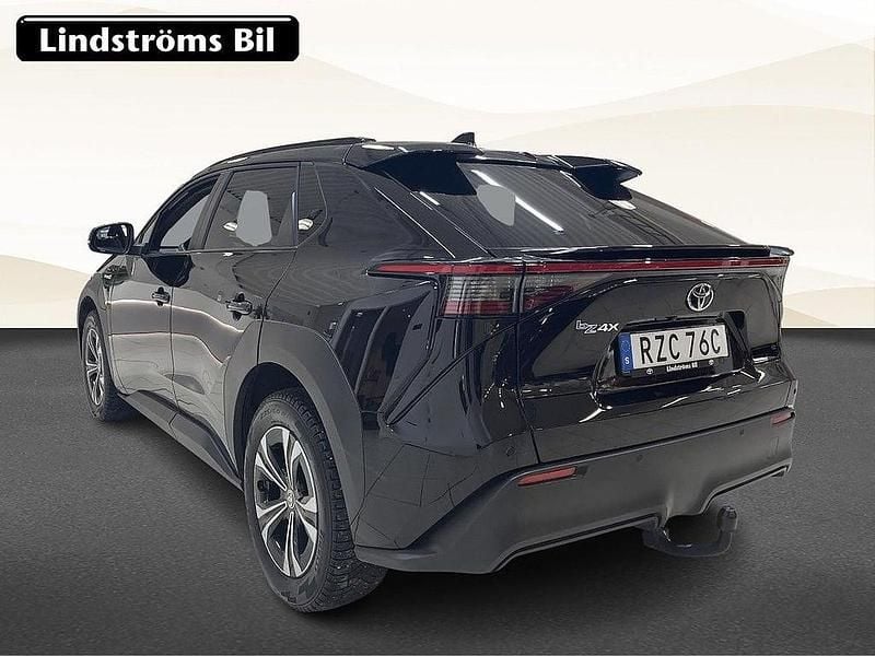 Begagnad Toyota bZ4X Style 2023 Svart SUV