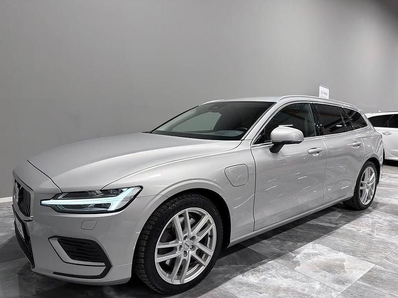 Begagnad Volvo V60 253 HK (186 kW) 2022 Silver Kombi