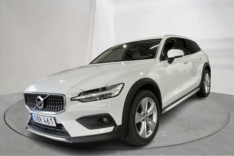 Vit Begagnad 2022 Volvo V60 CC Kombi | 269 000 kr (Superpris) - Bild 1/4