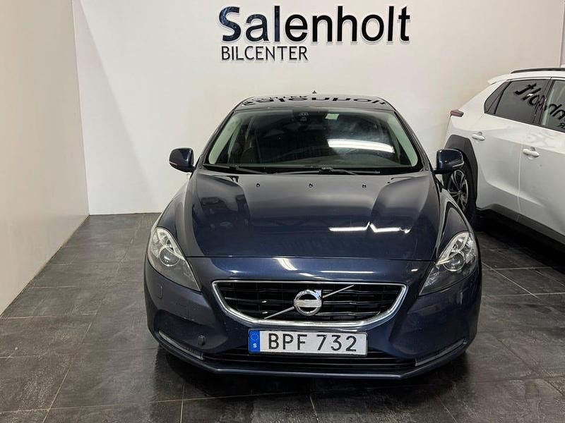 Begagnad Volvo V40 116 HK (85 kW) 2014 Blå Halvkombi