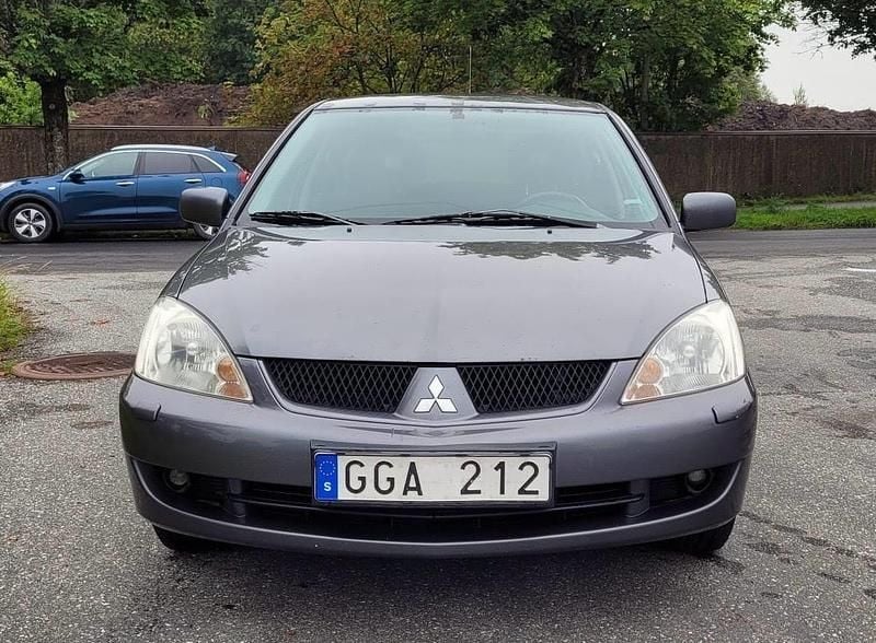 Grå Begagnad 2007 Mitsubishi Lancer Invite Kombi | 15 000 kr (Marknadspris) - Bild 1/4