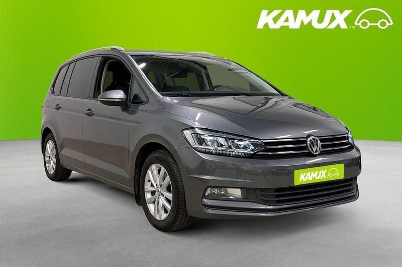 Silver/grå Begagnad 2016 VW Touran Minibuss | 179 800 kr (Marknadspris) - Bild 1/4