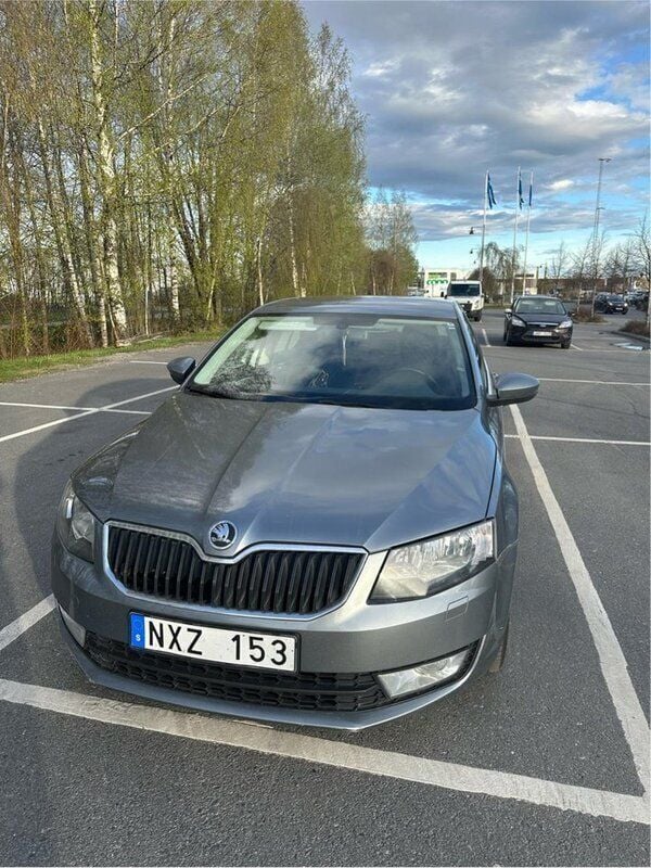 Grå Begagnad 2014 Skoda Octavia Ambition Halvkombi | 95 000 kr (Bra pris) - Bild 1/4