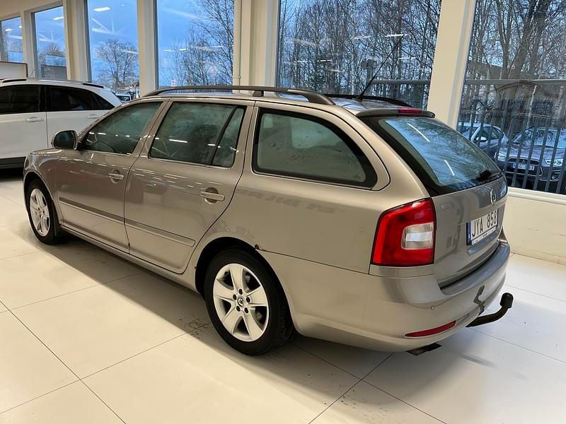 Begagnad Skoda Octavia 162 HK (119 kW) 2010 Ljusbrun Kombi