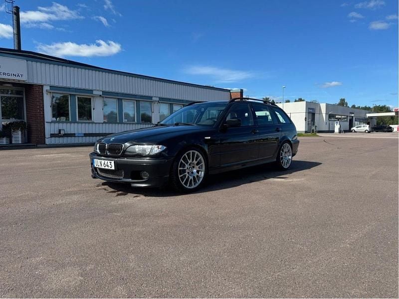 Svart Begagnad 2004 BMW 320 M Sport Kombi | 59 000 kr (Marknadspris) - Bild 1/4